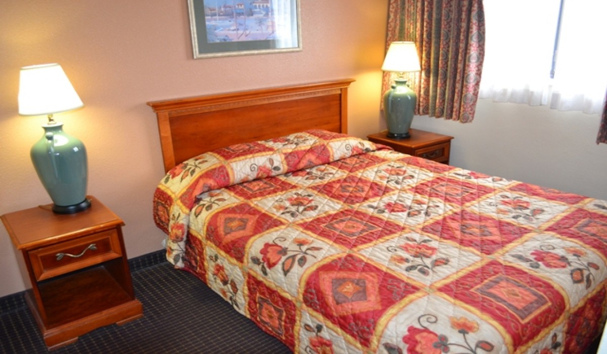 Standard Room With Queen Bed