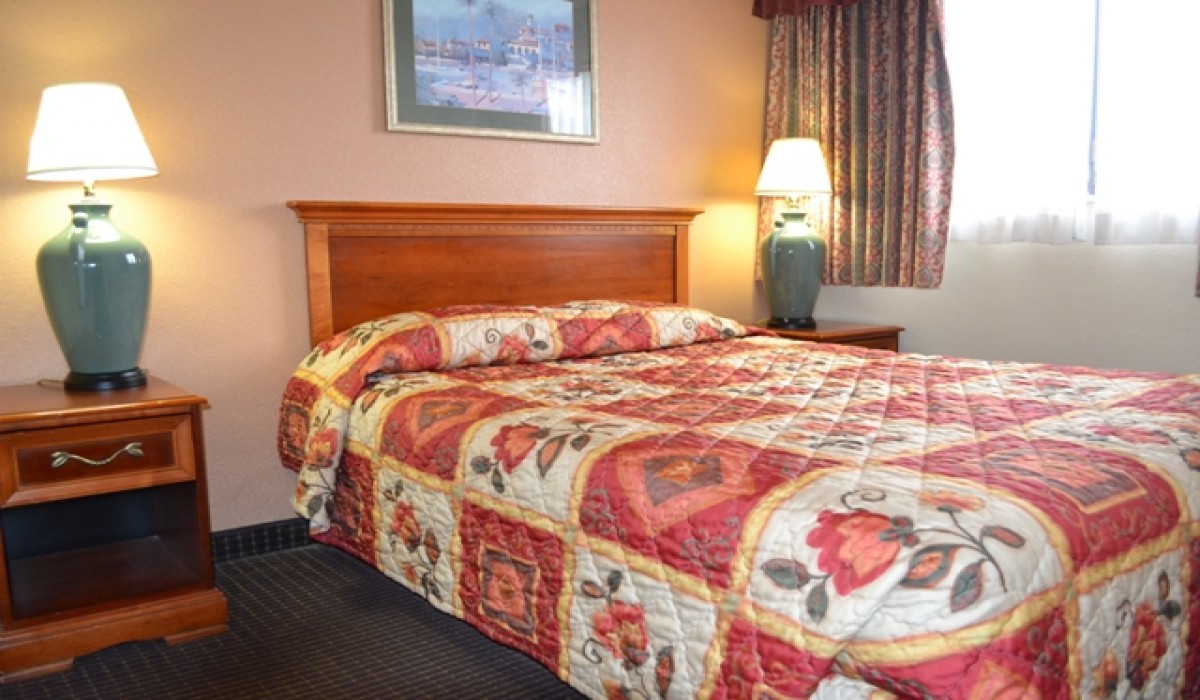 Standard Room With Queen Bed